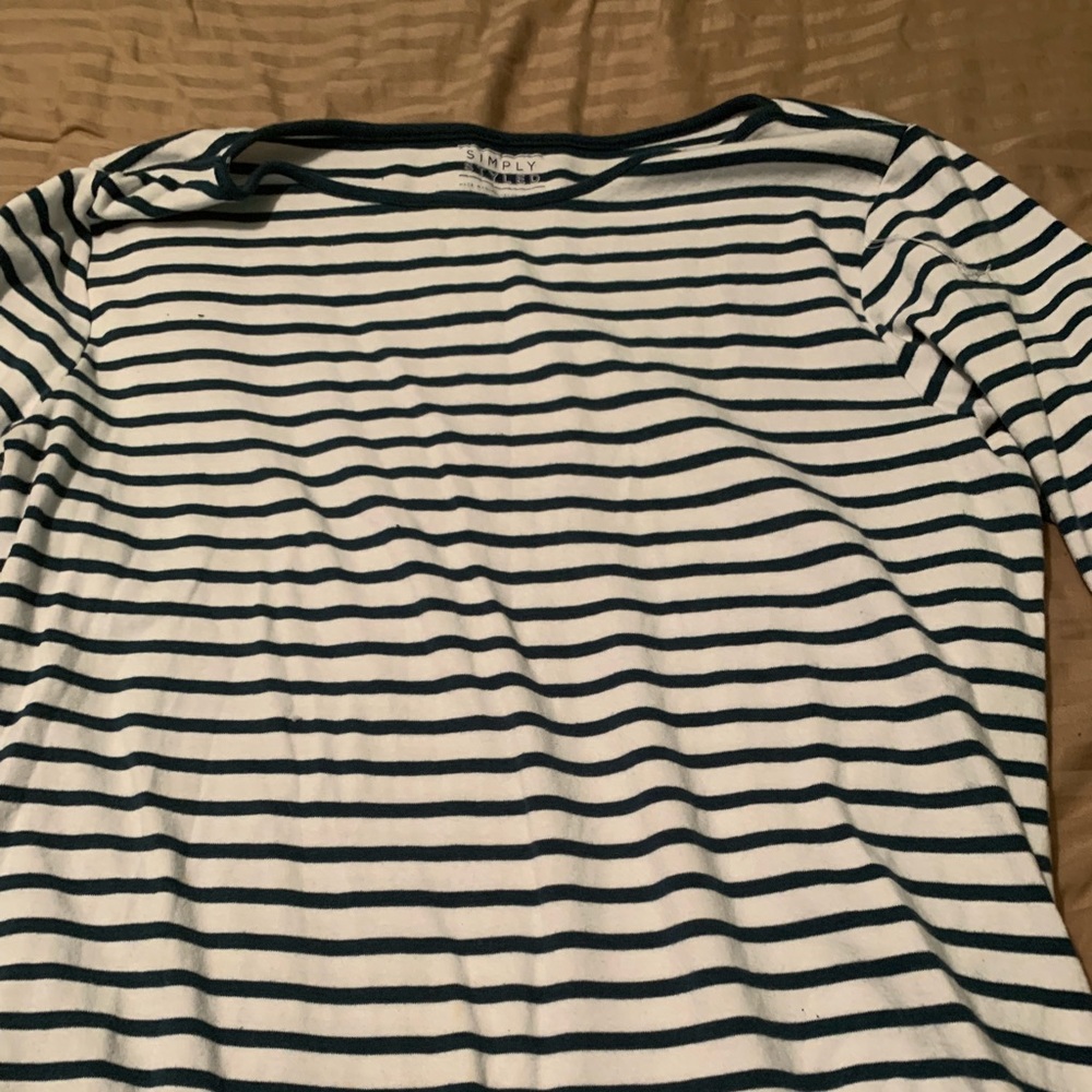 Quarter sleeve stripped shirt.